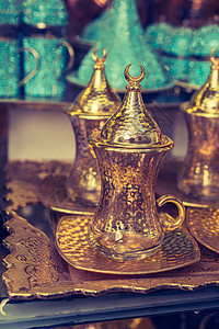 清空真实的土耳其茶杯盘子液体杯子餐具旅游茶壶旅行文化早餐玻璃背景图片