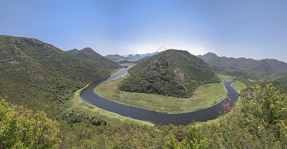 黑山的Crnojevica河弯道植物旅游旅行睡莲树叶主流假期森林曲线公园图片