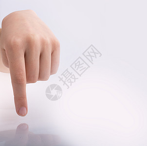 白色背景上的手指针手势女孩按钮女性女士商业屏幕手指背景图片