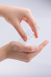 手牵手手势女士女性手指手臂拇指商业白色女孩图片