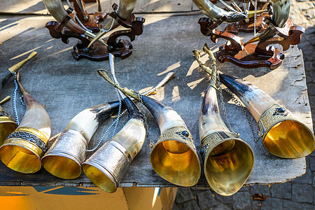 传统装饰多彩带金属的装饰型角管道音乐动物古董历史纪念品喇叭猎人青铜乐器图片