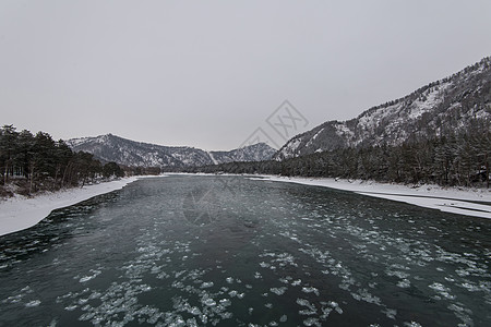 河流和山山的风景季节天空卡通土地农村岩石气候旅行森林环境图片