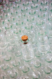 盒子中空的小透明瓶子集集玻璃液体图片