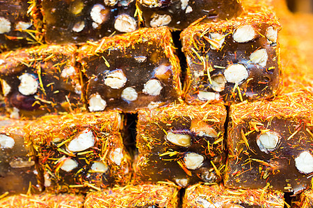 传统土库什美味的软糖粉状糖果装饰品甜点小吃食物美食脚凳红色立方体背景图片