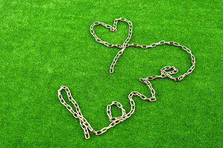 链条形成心脏形状和爱这个词夫妻未婚夫天空爱情生活蜂蜜未婚妻婚礼情人幸福图片