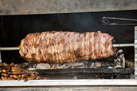 土耳其Cag Kebab在展示中烹饪街道服务美食火鸡羊肉炙烤食物文化餐厅厨房图片