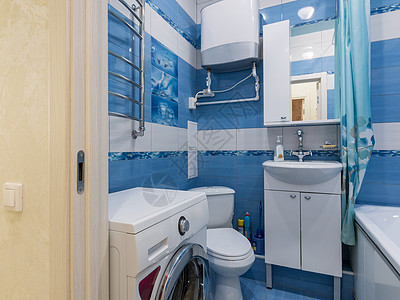 有厕所的小型厕所旅馆节点公寓房地产洗涤工作室袖珍酒店镜子锅炉背景图片