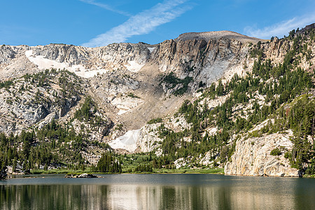 加利福尼亚州Mammoth湖水晶湖风景树木旅行松树远足长毛山脉水晶图片
