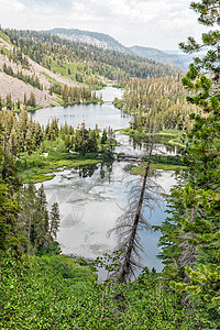 加利福尼亚州Mammoth湖的双湖泊远足盆地森林风景双胞胎冒险松树长毛树木旅行图片