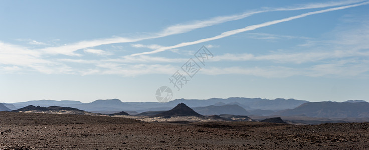 在以色列内盖夫沙漠远足旅行假期石头游客旅游图片