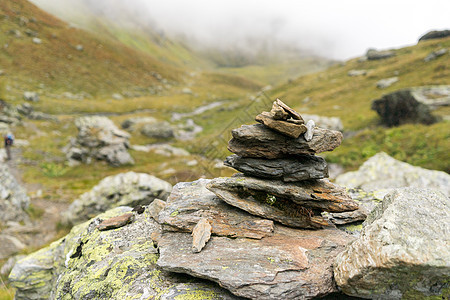 美丽的山地风景景观假期远足山脉下雨图片