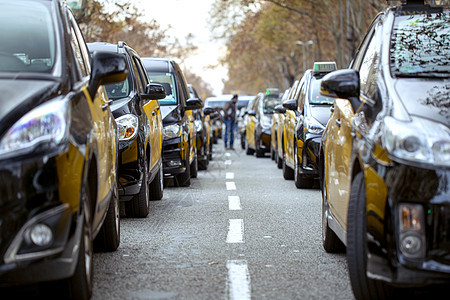 出租车司机在巴塞罗那罢工出租车车道大街的士商业街道旅游票价交通监管图片