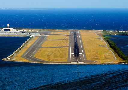 岛上的机场图片