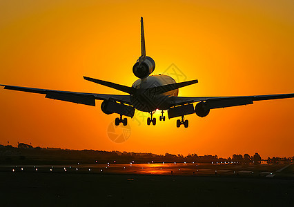 日落时空后起飞客机的起飞商业天空力量蓝色天堂太阳假期技术航空制服图片