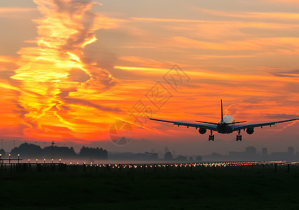 日落时空后起飞客机的起飞运输喷射气氛空气翅膀蓝色乘客日出太阳技术图片