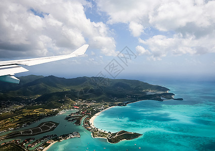 飞机飞越整个城市的航程航空翅膀速度阳光客机座位航班旅行飞机场海岸图片