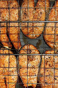 鲑鱼烧烤炉沙拉红色牛扒饮食美食营养油炸炙烤熏制鱼片图片