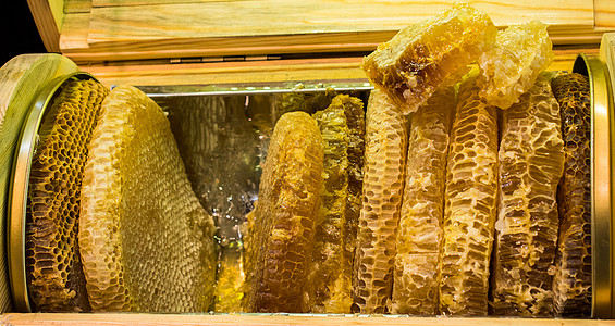密封梳架中的新鲜蜂蜜多边形养蜂业养蜂人细胞早餐梳子药品蜂蜡收成蜂窝图片