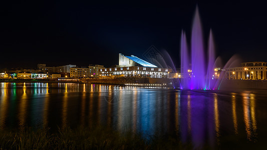 喀山市学术剧院和喷泉风景图片