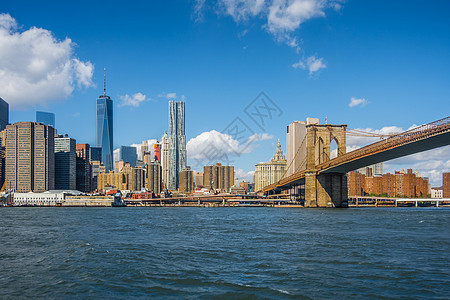 通向纽约曼哈顿市中心的布鲁克林桥图片