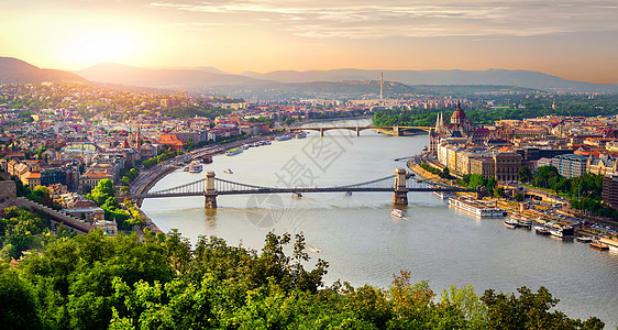 布达佩斯夏季全景图片