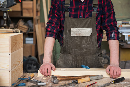 木匠用砍刀工作雕刻职业爱好材料木工锤子男人家具乐器作坊图片