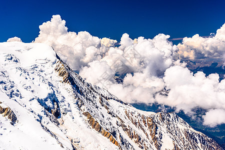 法国阿尔卑斯 上萨瓦伊 勃朗山天空远足地标滑雪冰川世界旅行蓝色爬坡顶峰图片