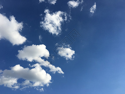 蓝天空和乌云天气天堂晴天气氛阳光空气蓝色自由反射场景图片