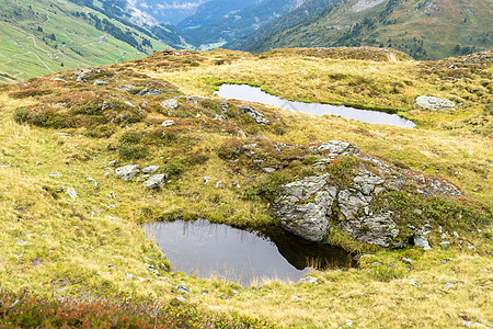 美丽的山地风景景观假期远足山脉下雨图片