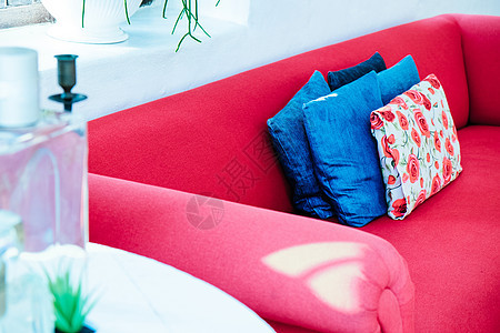 现代客厅正方形住宅区椅子织物家具软垫摄影奢华复古蓝色背景图片