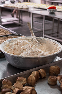 生产不卫生的饼干蛋糕病菌机械烘烤工厂食物制造业商业甜点面团图片