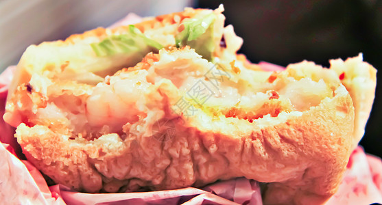虾汉堡小吃烹饪馅饼面包芝麻对虾油炸美食馒头蓝色图片