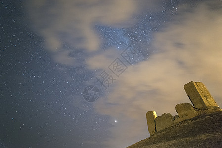 中世纪城堡 夜摄影 卡斯蒂略德蒙图恩加 索里亚爬坡结构要塞纪念碑古迹旅游胜地镜像建筑学图像图片