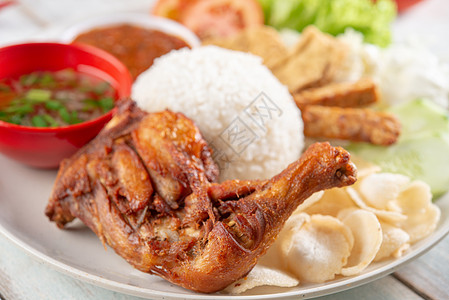 用油炸鼓棒午餐盘子美食炒饭大腿早餐雄鸡豆腐食物黄瓜图片