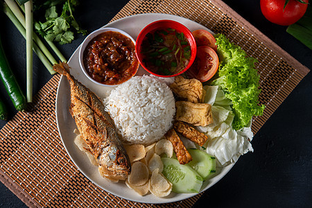 炒竹鱼大米盘子食物传统美食海鲜马来语油炸豆腐文化炙烤背景图片