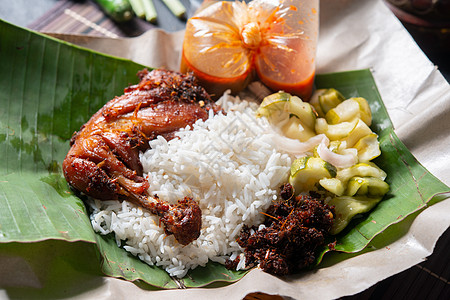 纳西莱马克库库斯马来语黄瓜烹饪叶子盘子牛奶香蕉美味辣椒炒饭图片