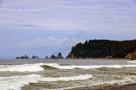 岩石背景的沿海海景风景很戏剧化 很崎岖晴天城堡天空编队全景博物戏剧性蓝色旅游海洋图片