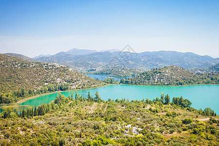 克罗地亚达尔马提亚的巴基纳湖-横跨美丽世界的概览图片