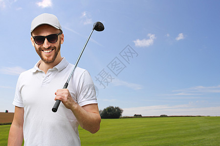 有高尔夫球杆的高尔夫球手场地胡须潮人玩家胡子俱乐部绿色课程运动微笑图片