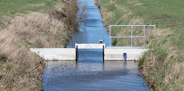荷兰的水资源管理高度水库白色流动障碍溪流溢洪道建造水路贮存图片