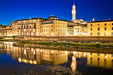 亚诺河水滨和佛罗伦萨的夜景标志海岸雕像正方形教会假期城市天空海岸线蓝色历史图片