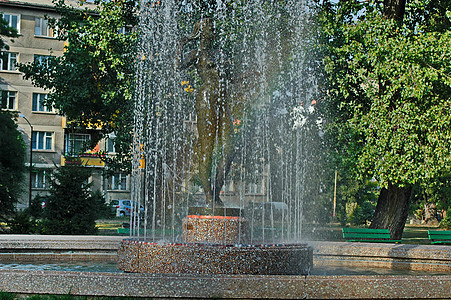 索非亚Zaimov或Oborishte公园内许多喷泉与不同节目及彩虹的景象小路叶子雕塑旅行大理石旅游中心地标程序花园图片