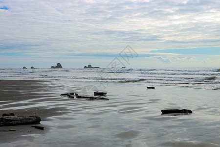 地平线上一片平静的海或海洋的全景海景太阳蓝色海岸情调场景波纹海岸线异国天堂图片