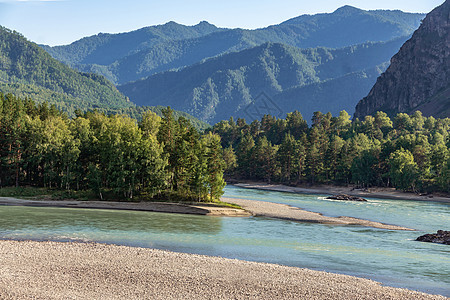 山中河流的景象卡通全景石头树木旅游蓝色岩石爬坡绿色天空图片