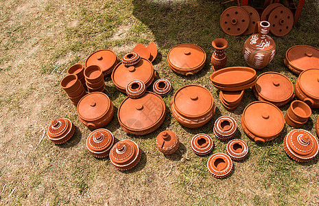出售的传统陶瓷工艺市场黏土纪念品店铺手工陶器制品杯子图片