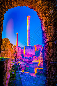迦太基的多彩日落 突尼斯迦太基的安东尼乌斯浴池大理石蓝色文明古物柱子帝国阳光考古学寺庙天空图片