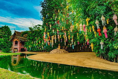 泰国清迈佛教寺庙泰国清迈雕像装饰品金子宝塔艺术旅游教会旅行文化土地图片
