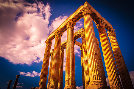 奥林匹亚宙斯神庙或或奥林匹亚宙斯柱在希腊首都雅典的中心图片