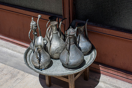 东方风格的古金属罐金属壶金子投手水罐水壶黄铜古董厨房图片