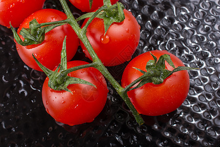 一大堆红熟的美味新鲜樱桃西红柿叶子收成饮食宏观农场蔬菜食物烹饪食品植物图片